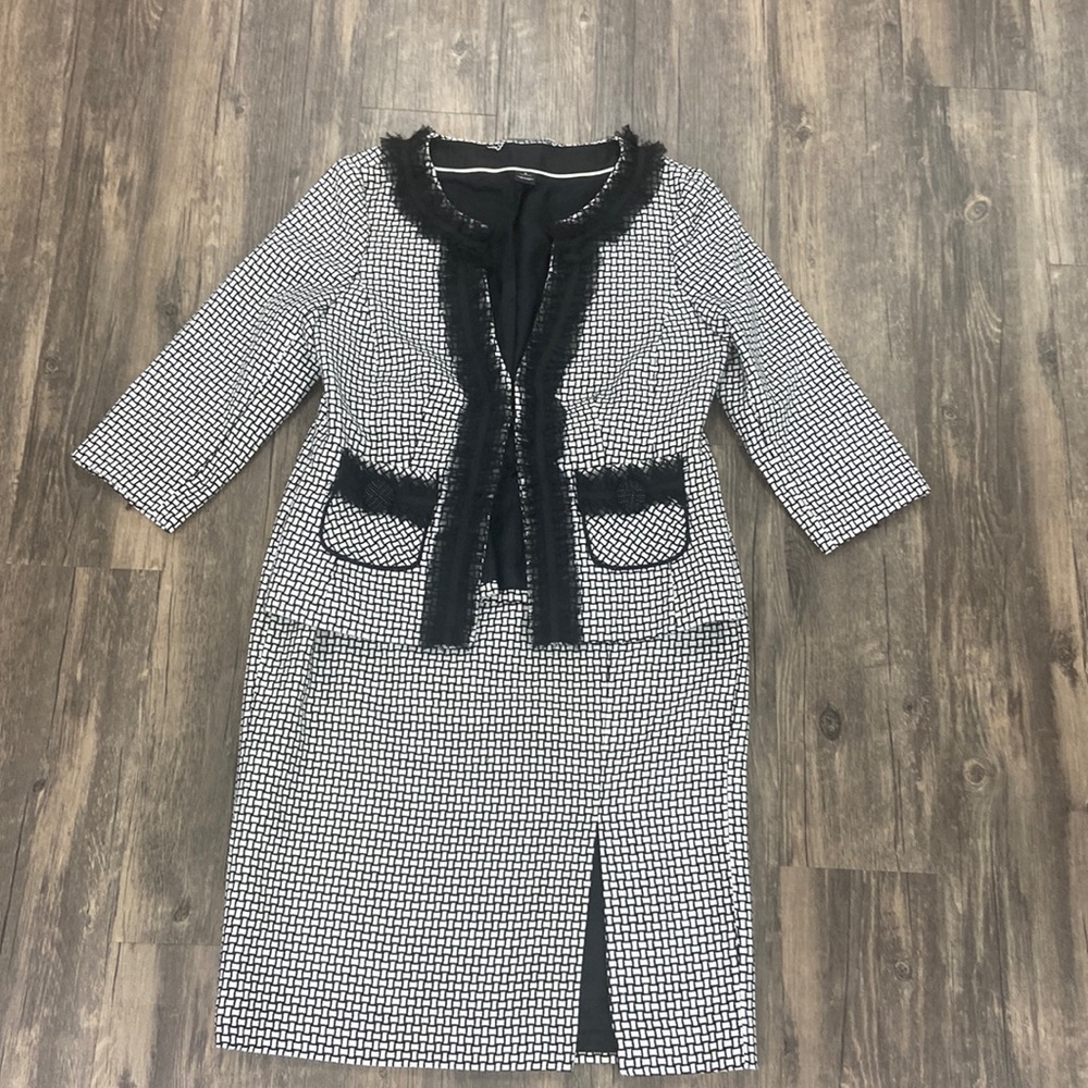 White House Black Market 2 pc black and white twill suit.